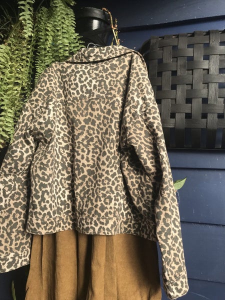 Beige brown leopard print cotton jacket, with quality brass zip Carousel 1