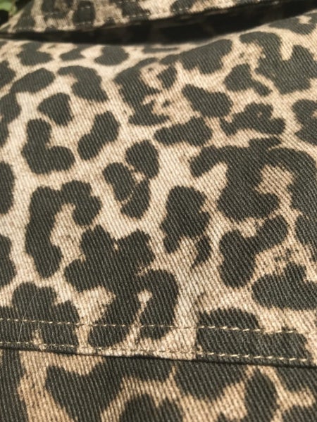 Beige brown leopard print cotton jacket, with quality brass zip Carousel 4
