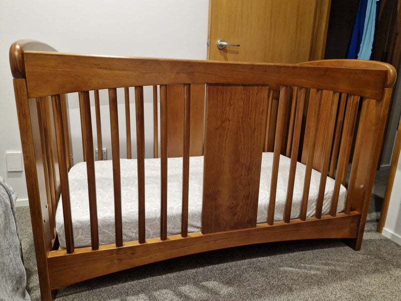 Cariboo Classic Cot Carousel 1