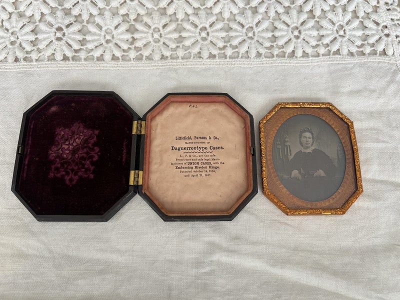 Daguerreotype Case & Photo - Union Cases Carousel 1