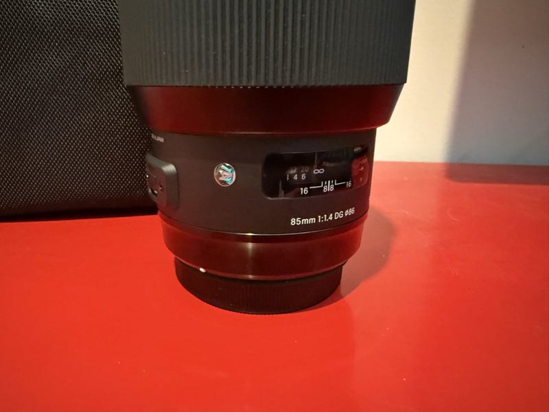 Sigma 85mm 1.4 DG Lens (EF Mount)63616999497091111