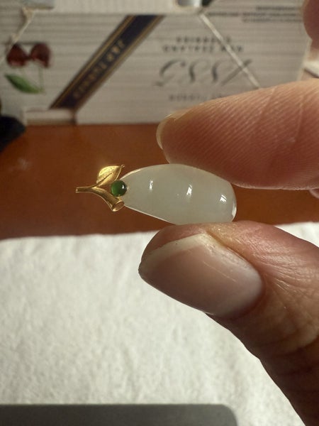 100% untreated Burma icy jadeite jade pendant18k clap Carousel 2