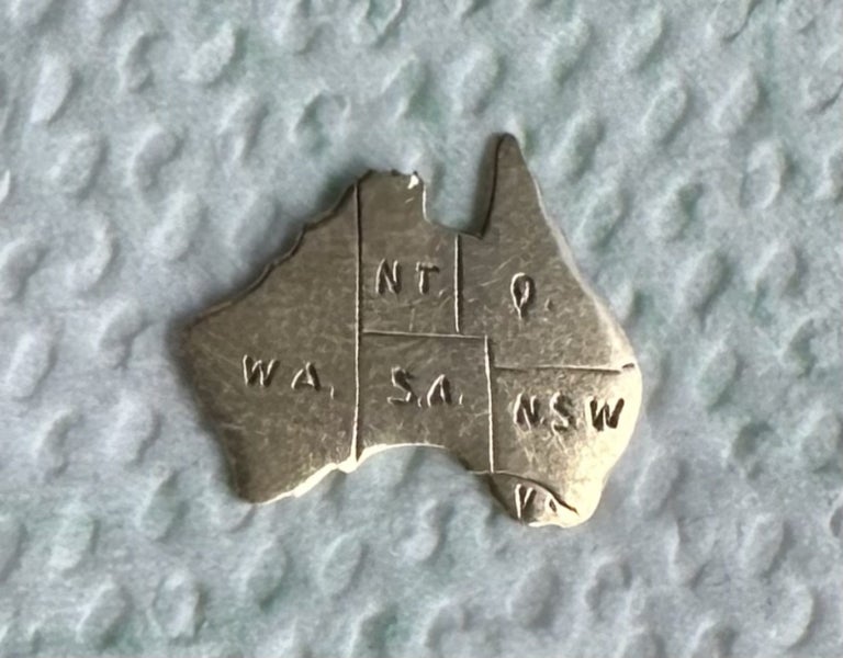 9 carat gold map of Australia Carousel 5