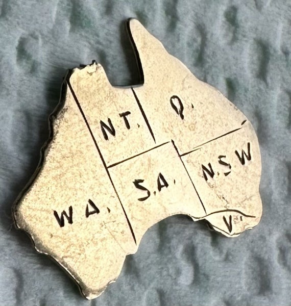 9 carat gold map of Australia Carousel 1