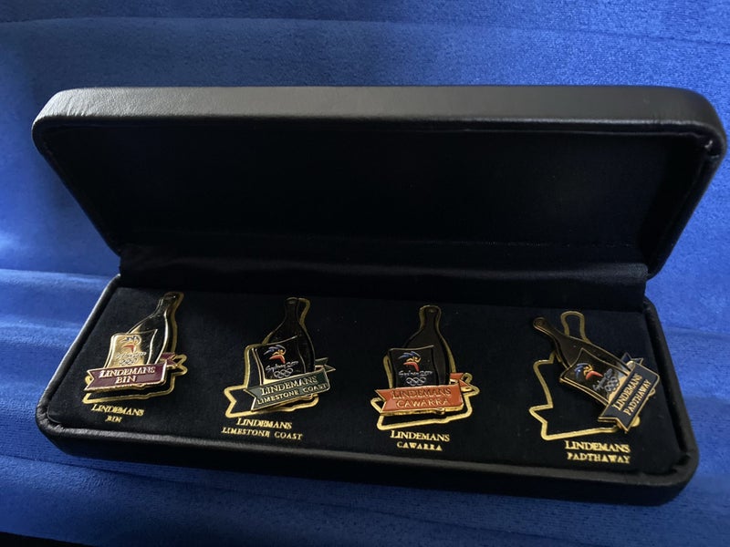 Lindemans Commemorative Pin Set Carousel 1