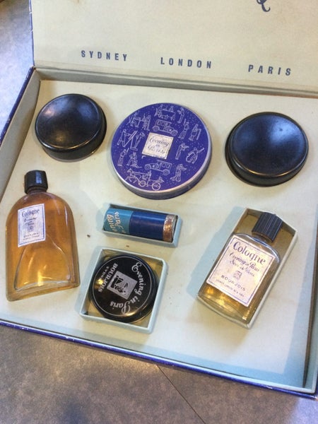 A RARE VINTAGE BOXED EVENING IN PARIS PERFUME SET Carousel 3