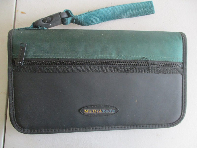 CD / DVD / GAME DISC Wallet Holder Carousel 1