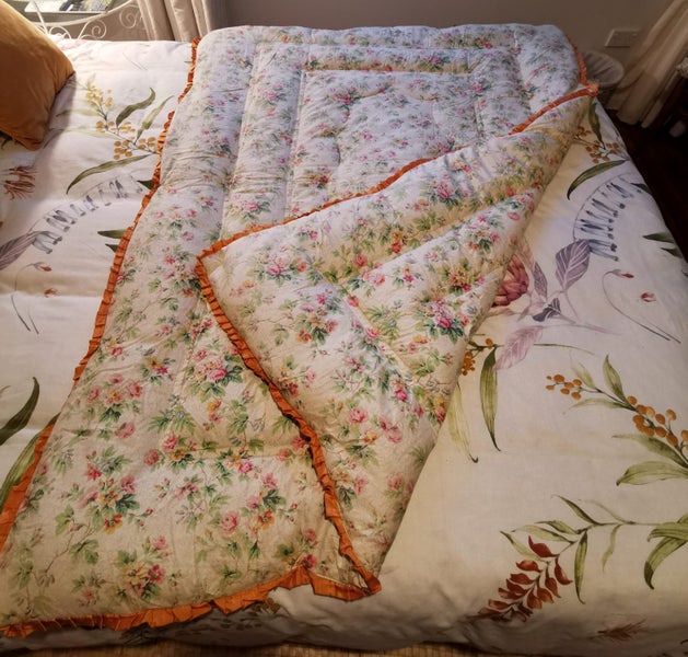 GORGEOUS VINTAGE SINGLE EIDERDOWN QUILT Carousel 2