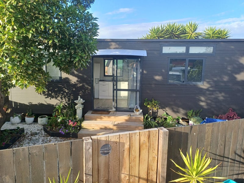 Superior One Bed HouseMe Tiny Home-near new Carousel 1