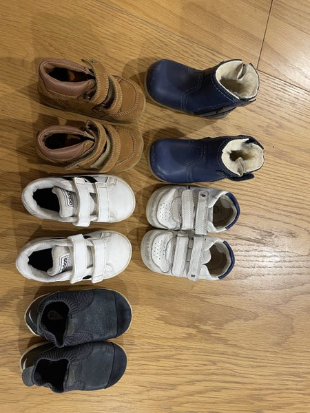Toddler shoe bundle - size 20 Carousel 1