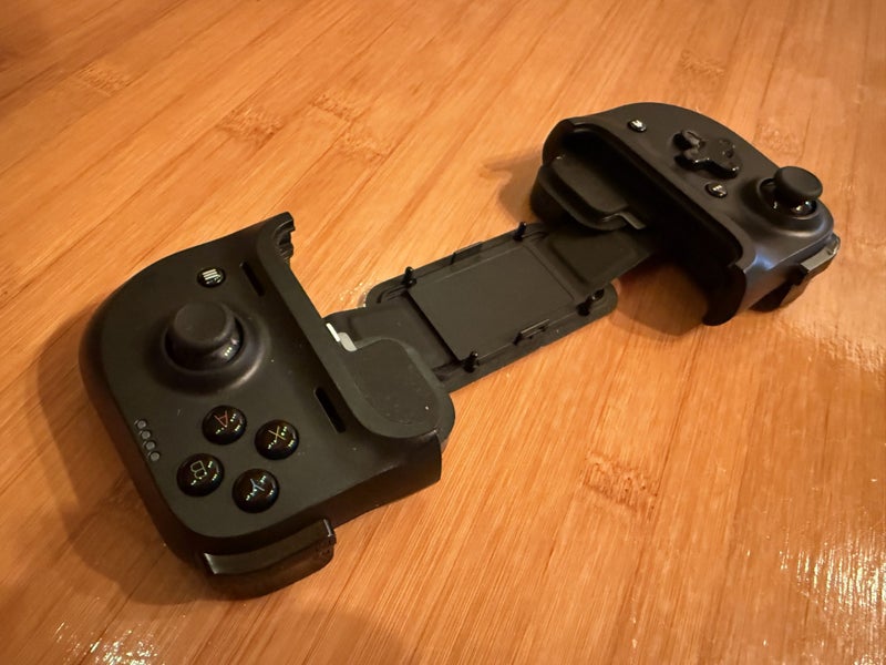 Razer Kishi v1 lightning iphone game controller Carousel 2