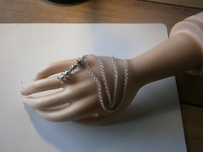 STG. SILVER COLUMN PENDANT on STG.SIL.BELCHER CHAIN Carousel 2
