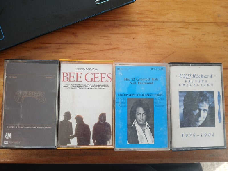 Bee Gees Carpenters Neil Diamond Cliff Richard Carousel 1