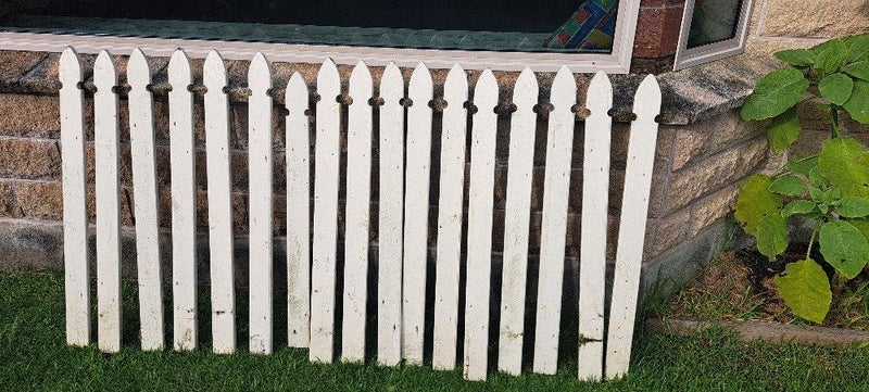 Outdoor 68 x 19mm 0.9m Gothic Timber Picket Carousel 1