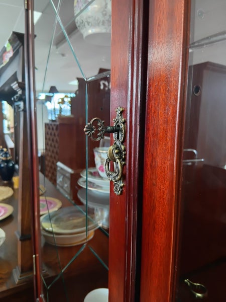 1441 MAHOGANY DISPLAY CABINET Carousel 7