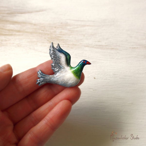 Kereru Brooch - NZ Bird Jewellery Carousel 2