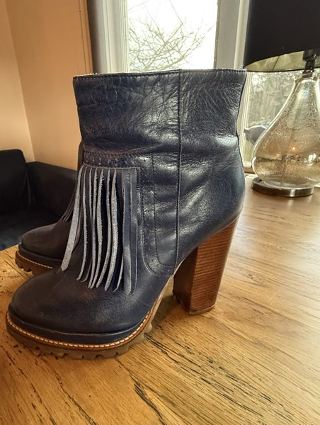 Karen Walker boots Carousel 1