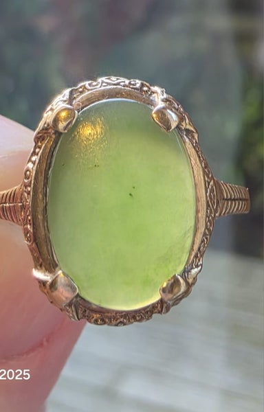 Victorian 9ct Gold Ponamu Green stone Ring 3.37gm Carousel 1