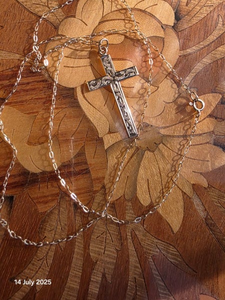 Vintage 9ct Gold Cross & 9ct Gold Chain 1.03gm Carousel 2