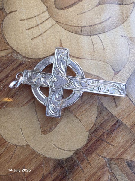 Vintage 9ct Gold Celtic Cross 0.69gm Carousel 2