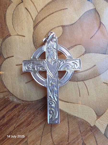 Vintage 9ct Gold Celtic Cross 0.69gm Carousel 1
