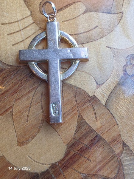 Vintage 9ct Gold Celtic Cross 0.69gm Carousel 7