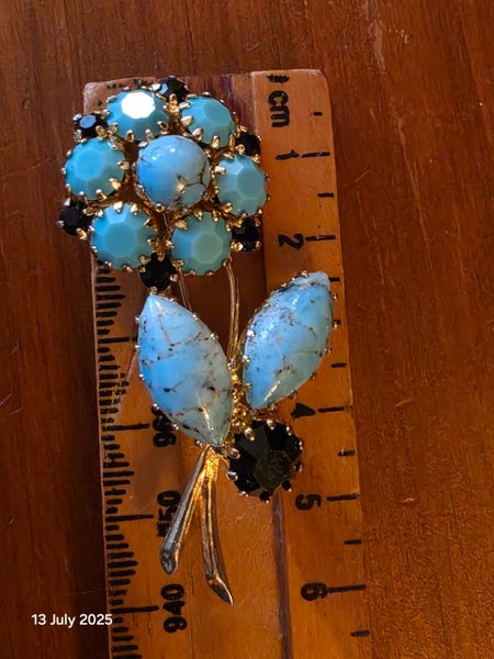 Vintage Turquoise Themed Brooch 11.98gm Carousel 7