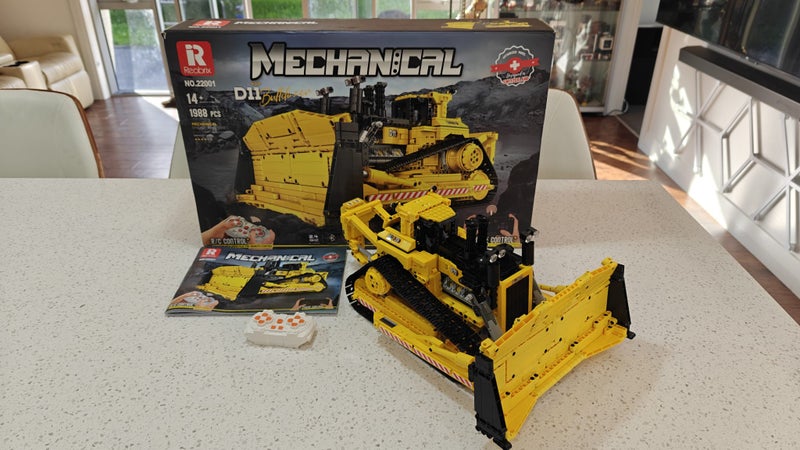 Bulldoser D11 Mechanical 1988pcs Reobrix 22001 As New Just Built Carousel 2