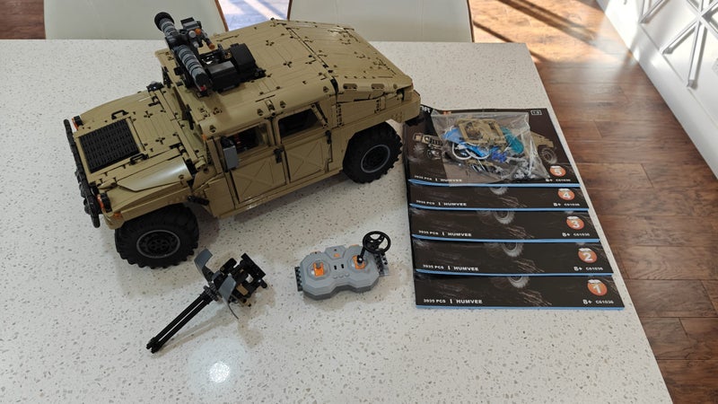 CaDA Humvee Building Blocks Set, 3935pcs Fully Built deconscructed Before Ship Carousel 8