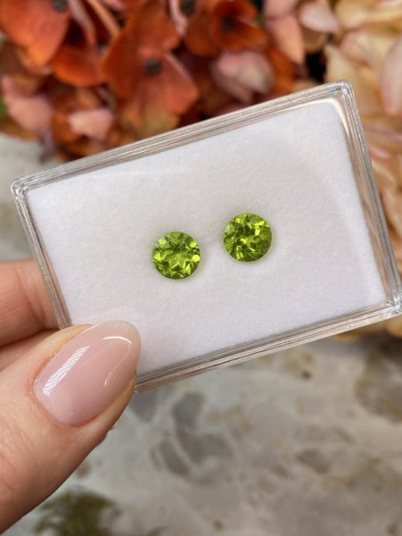 $1 RES ~ $1498 Buy Now * 4.56ct Peridot Pair VVS Clarity Carousel 6