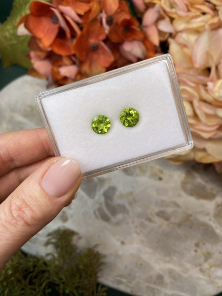 $1 RES ~ $1498 Buy Now * 4.56ct Peridot Pair VVS Clarity Carousel 1