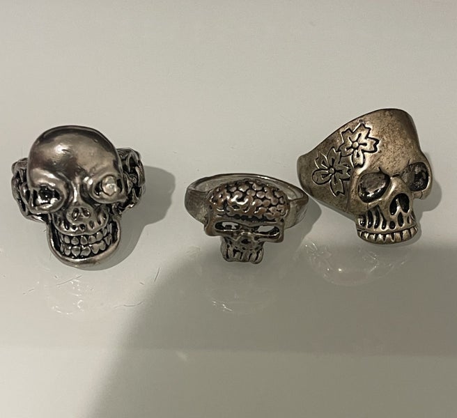 $1 reserve// 3 Vintage Skull Rings Carousel 1