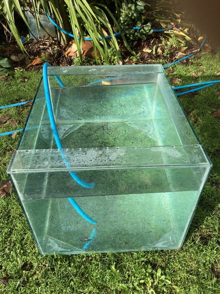 Aquarium (130 Litre) and Accessories Carousel 2