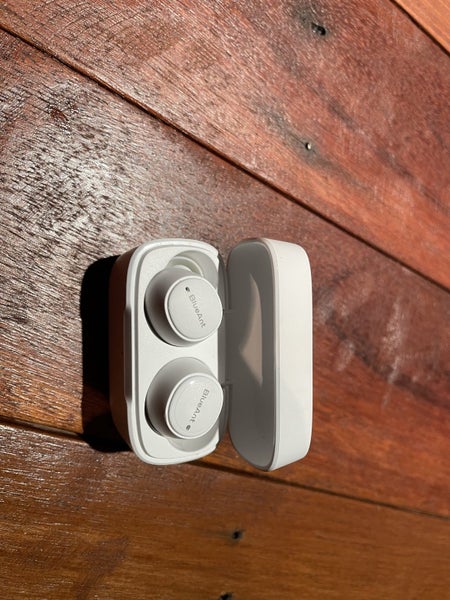 BlueAnt Pump Air-light 2 Earbuds Carousel 4