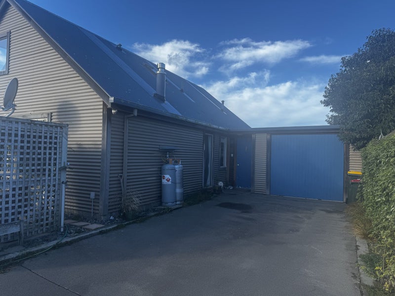 Image 2 of 28