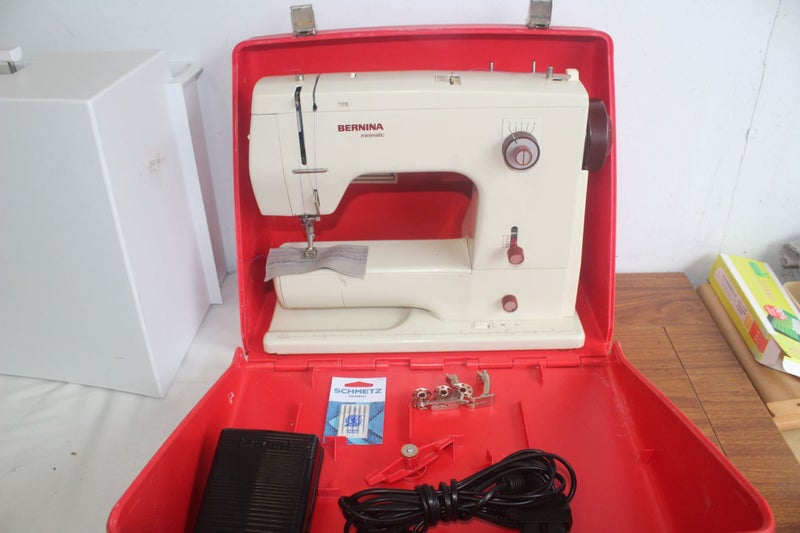 BERNINA SEWING MACHINE MODEL 807 Carousel 1