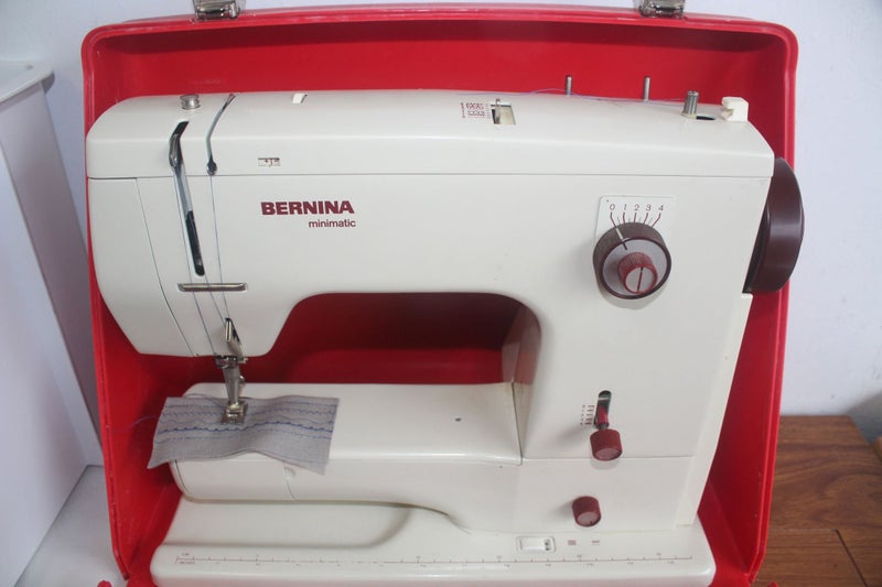 BERNINA SEWING MACHINE MODEL 807 Carousel 2