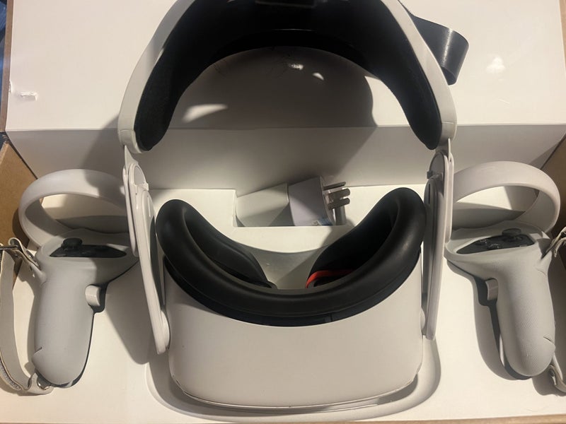 Meta Quest 2 VR 128GB Carousel 1
