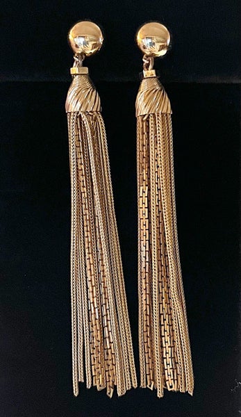1960s Very Long Vintage Goldtone Chain Tassel Clip Earrings by MONET *10 cm long Carousel 2