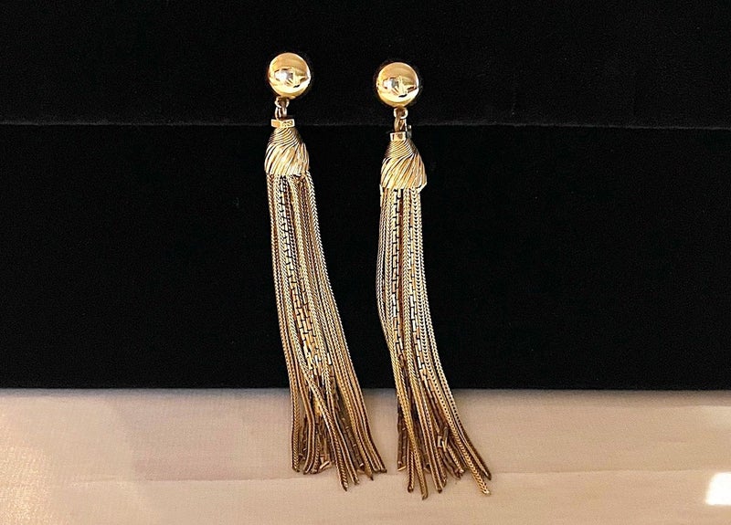 1960s Very Long Vintage Goldtone Chain Tassel Clip Earrings by MONET *10 cm long Carousel 1