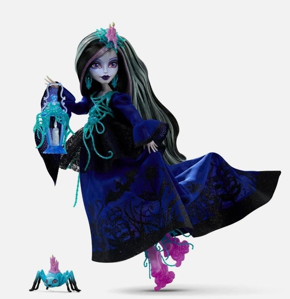 Monster High Designer Series Lenore Loomington Doll Carousel 2
