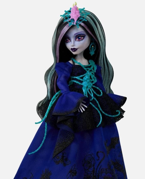 Monster High Designer Series Lenore Loomington Doll Carousel 5