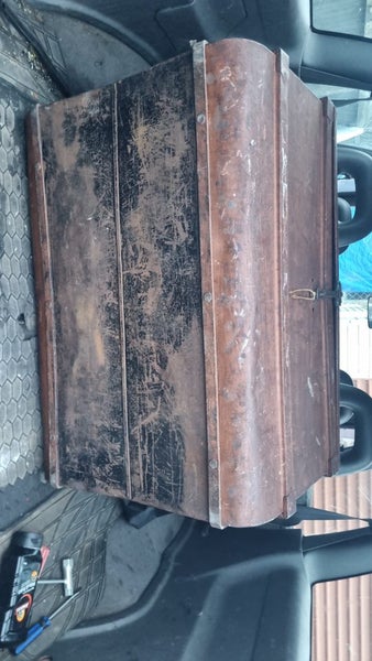 Gumteee steal trunk good condition emaculate inside semi heavy Carousel 1