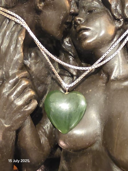 $1 Vintage Ponamu Greenstone Heart Pendant on 835 Sterling Box Chain 5.87gm Carousel 1
