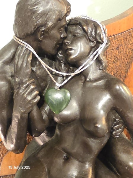 $1 Vintage Ponamu Greenstone Heart Pendant on 835 Sterling Box Chain 5.87gm Carousel 2