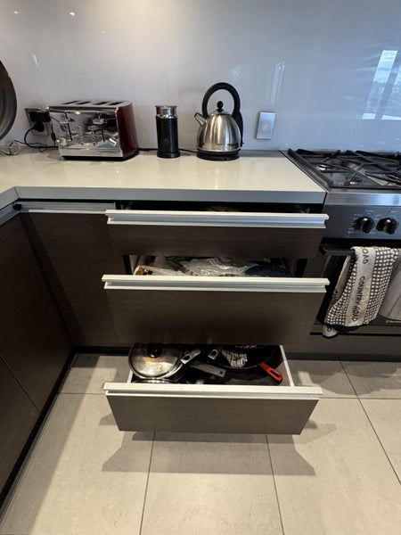 Complete kitchen cabinetry & bench top Carousel 12