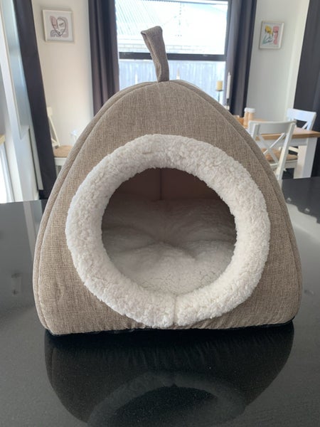 Pet cave bed - cat or kitten bed Carousel 1