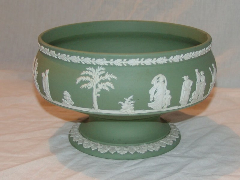 Beautiful Wedgwood Bowl/Centerpiece. Carousel 7