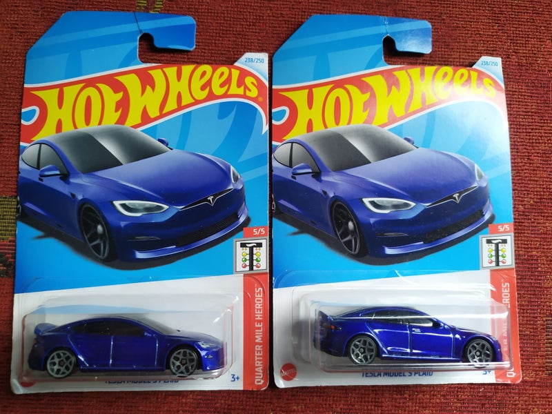 Hot Wheels Tesla Model S PLAID Carousel 1