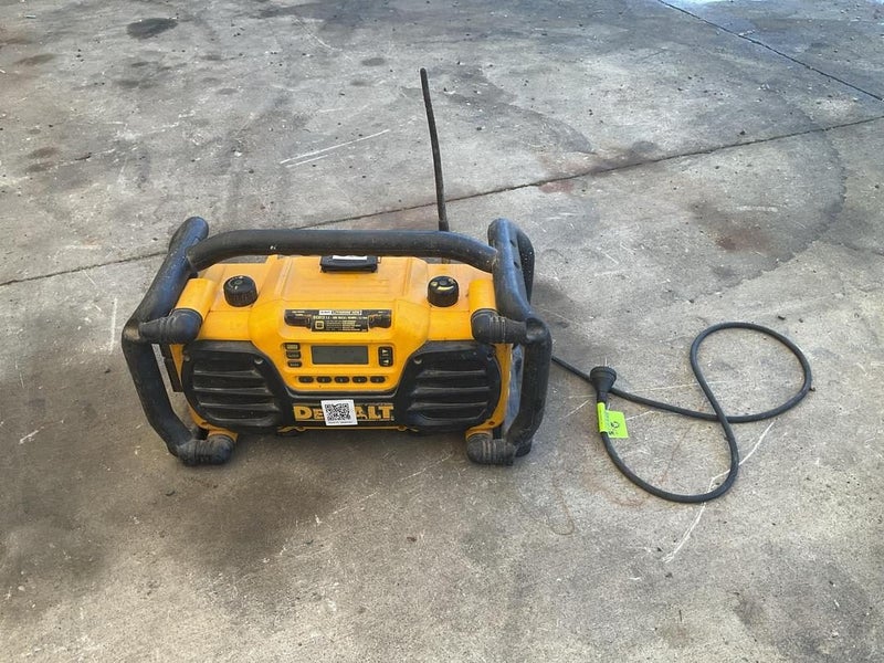 DeWalt Radio Carousel 1
